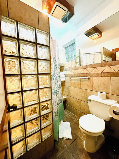 Bathroom 4, Lake Arenal Hotel, Brewery & Farm, Tilarán