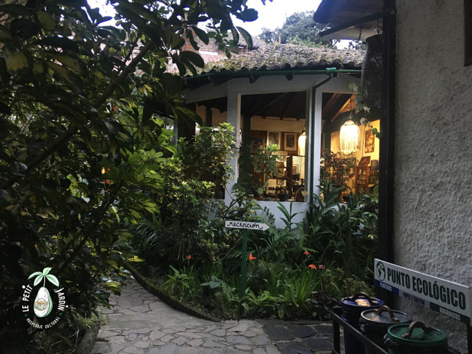 Others 3, Le Petit Jardin, Baños