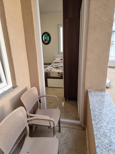 Others 3, Ebra Lux Apartmani