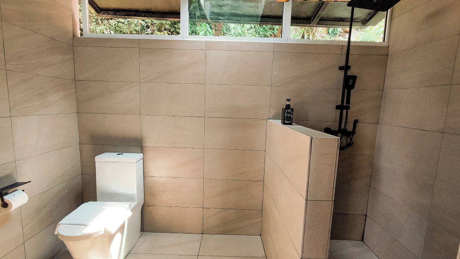 Bathroom 5, Alunan Resort, Besut