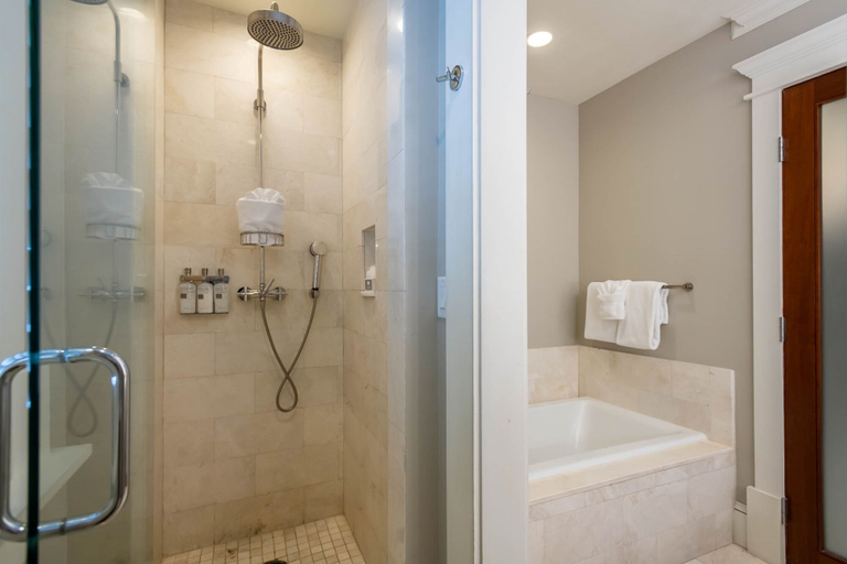 Bathroom 5, The Pearl Hotel, Walton