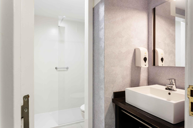 Bathroom 5, Hotel Oroel, Huesca