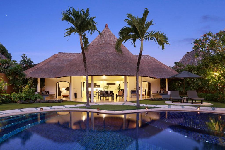 Entire 3 BR Villa with Private Pool Seminyak #NE, Badung