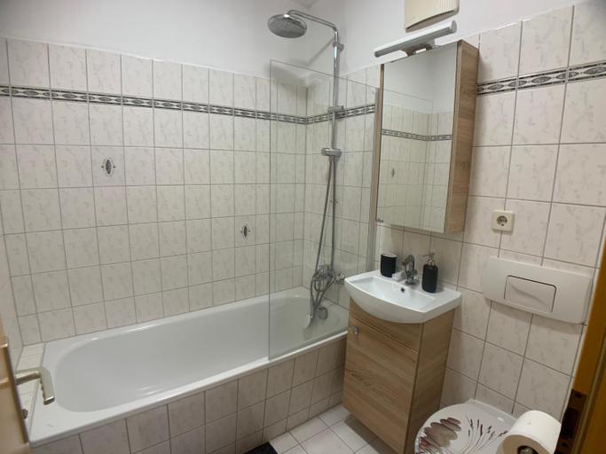 Bathroom 2, Komfortables Apartment in Bad Elster mit Netflix, Vogtlandkreis