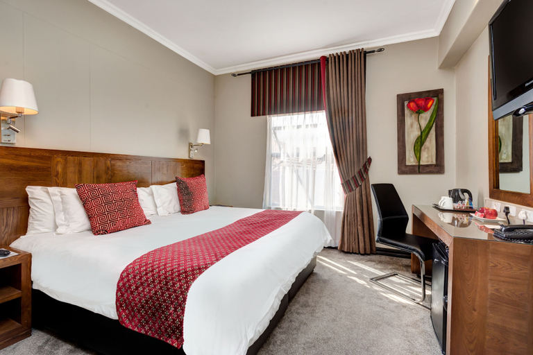 Bedroom 3, Protea Hotel by Marriott Pretoria Hatfield, City of Tshwane