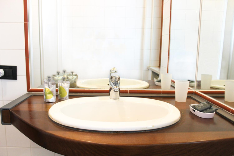 Bathroom 2, 4 Venti, Mantua