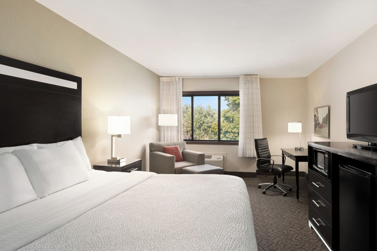 Bedroom 3, Comfort Suites Lake Geneva East, Walworth