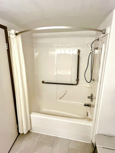 Bathroom 4, Super 8 by Wyndham Hinton, Division No. 14