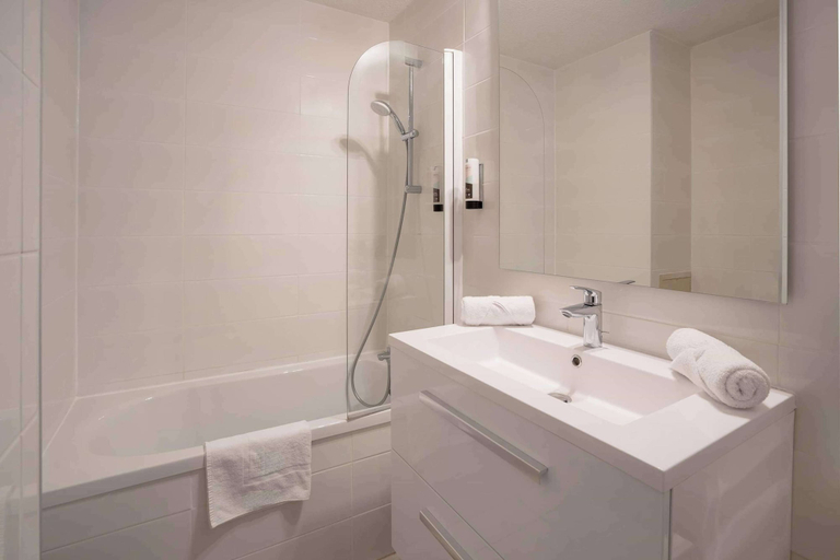Bathroom 5, Best Western Voiron Centre, Isère