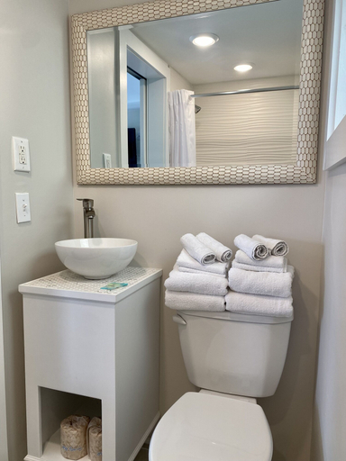 Bathroom 3, Madison Beach Motel, Worcester
