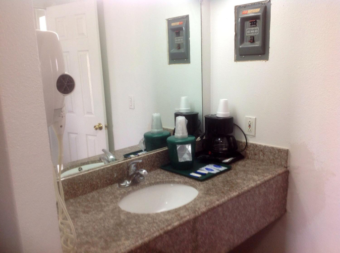 Others 4, Hamilton Inn, Hamilton