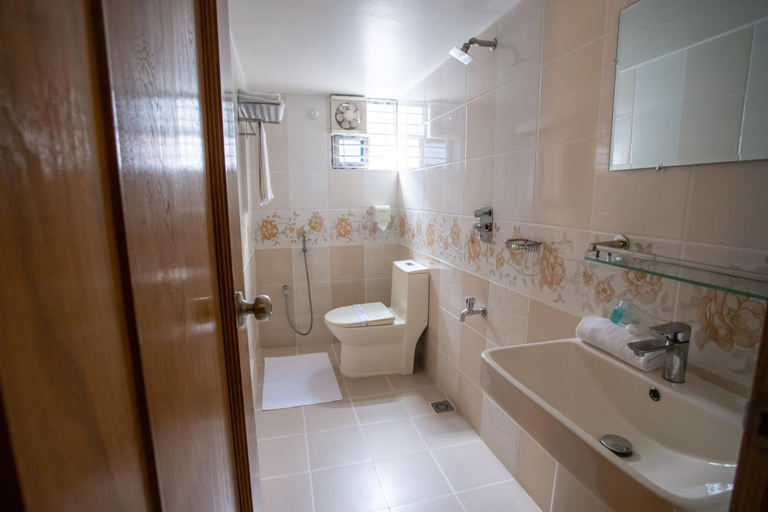 Bathroom, Jatra Flagship Khulna City Centre, Khulna