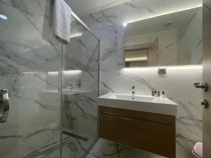 Bathroom 4, LE LUXE suites hotel SPA, Nilüfer
