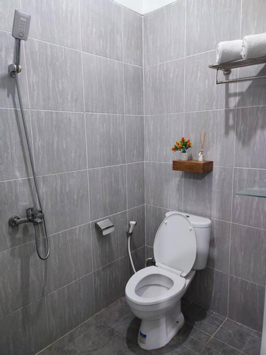 Bathroom 12