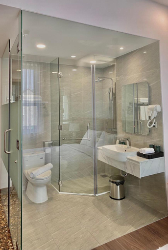 Bathroom 3, Mansion Park Hotel, Bien Hoa