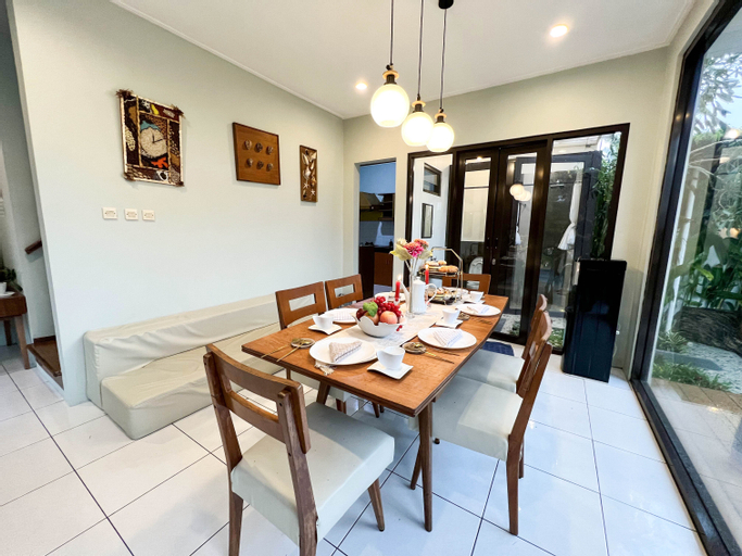 Dining Room 24