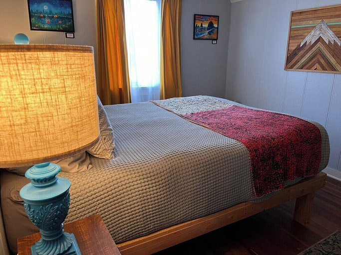 Bedroom 2, Seafare, Clatsop