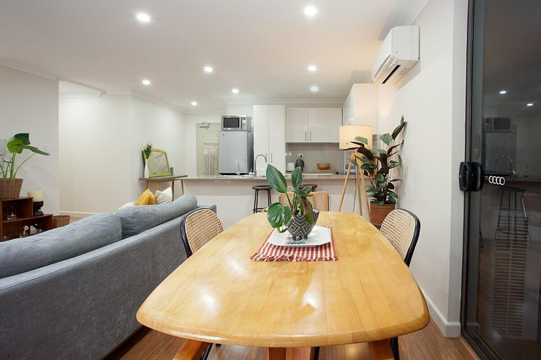 Others 3, Huge 3 Bed Camperdown Garden Apt w/ Parking Aircon, Sydney