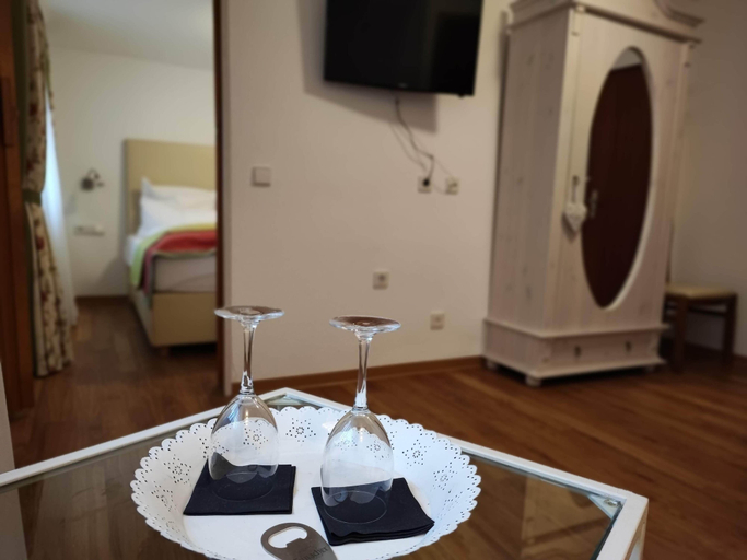 Others 3, Room in Guest Room - Pension Forelle - Suite, Rastatt