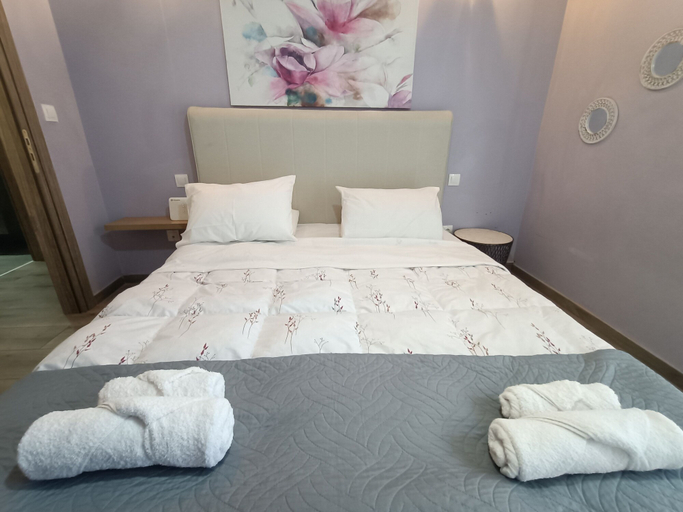 Room 4, Highlighted Hosting, Attica