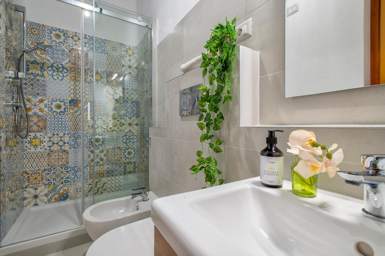 Bathroom 3, Casa Scirocco, Sassari