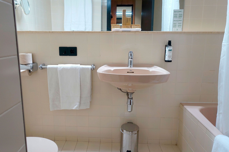 Bathroom 4, Hotel Comtes d'Urgell by Nexta