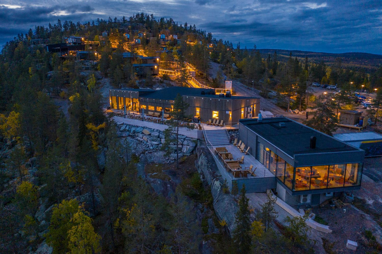 Exterior & Views