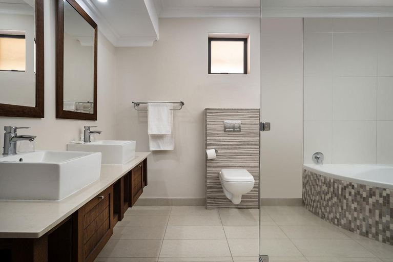 Bathroom 4, Premier Resort Sani Pass, Sisonke