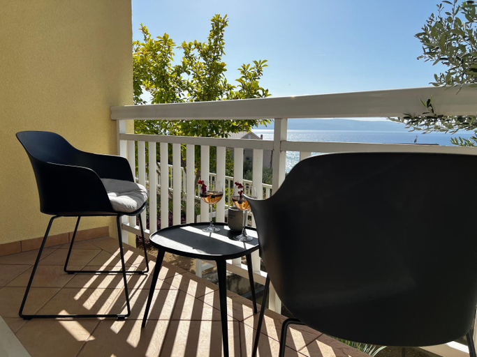 Others 5, Kavajin Rooms, Dugi Rat