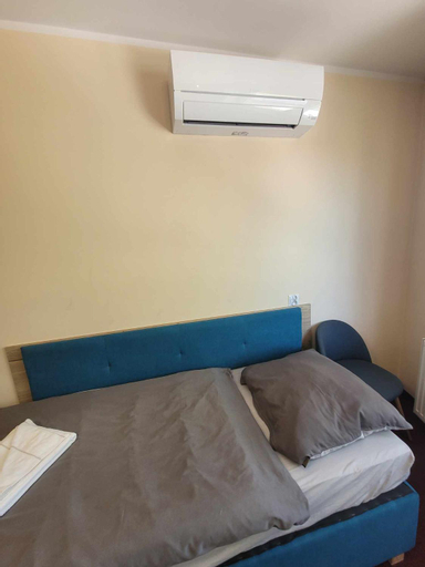 Bedroom 4, Zlote Pioro, Nisko