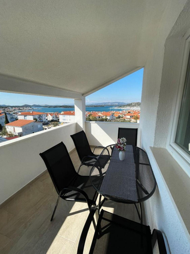 Others 4, Apartments Kostelic, Murter