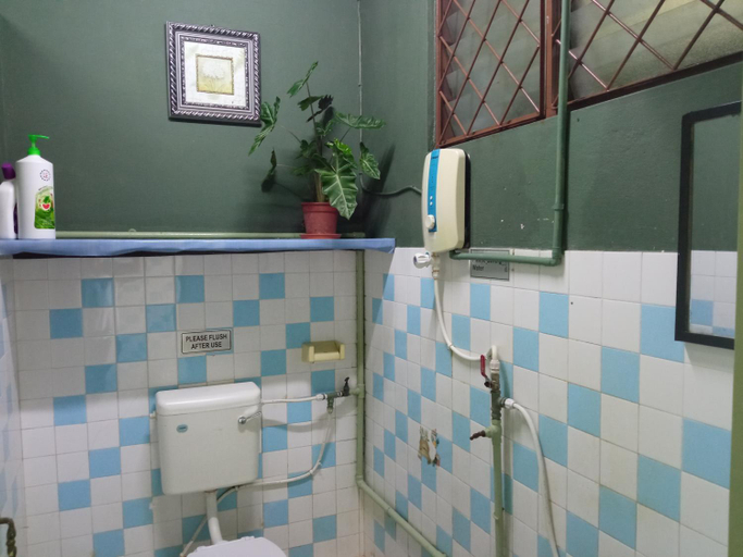 Bathroom 4, Marco Polo Guest House, Kuching