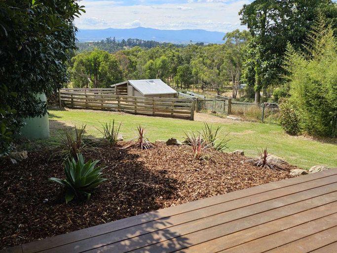 Others 5, Melazzano, Yarra Ranges - Lilydale
