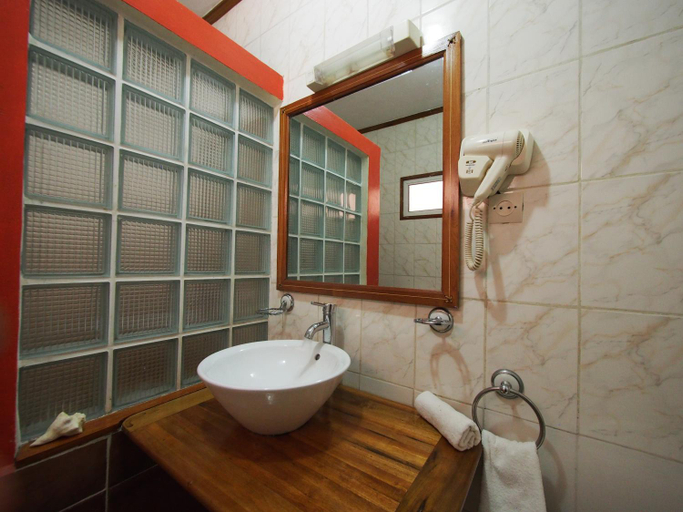 Bathroom 4, Gassy Country House Ivato Airport, Analamanga