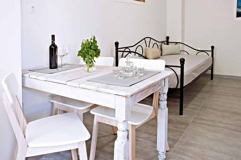 Others 4, Mini Suites 2, Crete