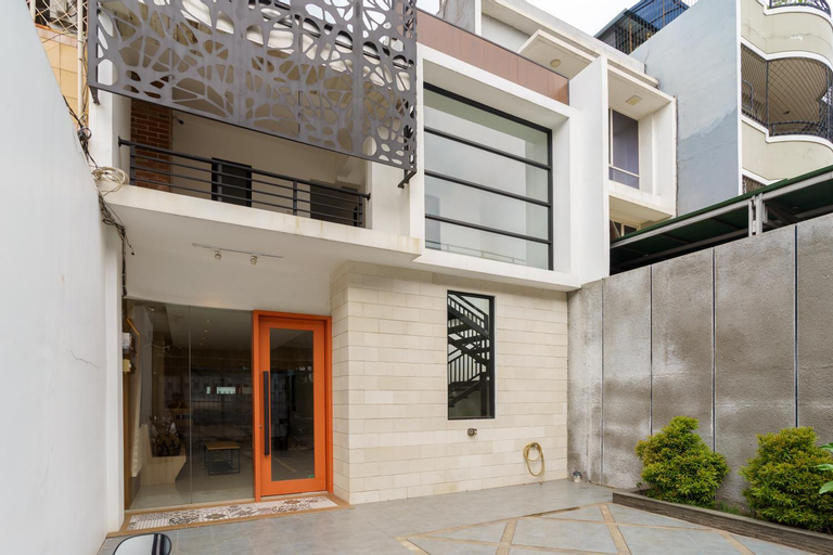Exterior & Views 2, RedDoorz near Seasons City Mall 3, West Jakarta