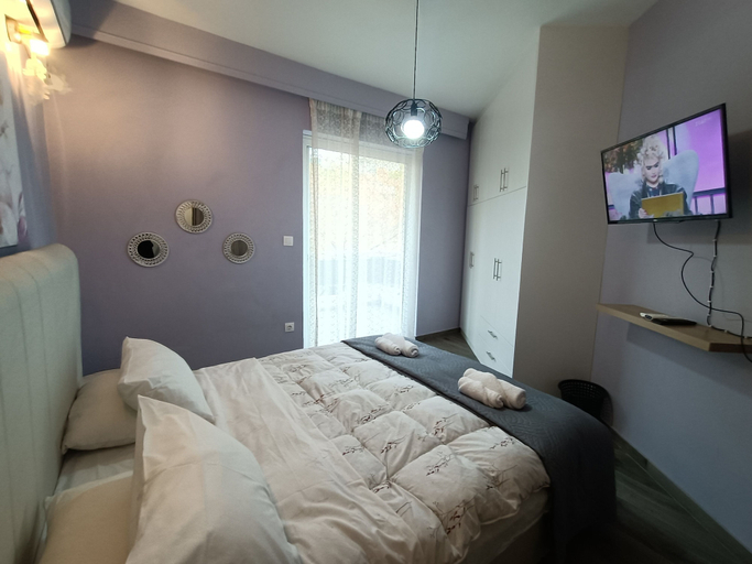 Room 2, Highlighted Hosting, Attica