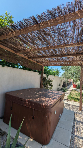 Others 5, Chambre T Tavel, Gard