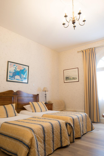 Bedroom 2, Logis Hotel Le Plantagenet, Indre-et-Loire