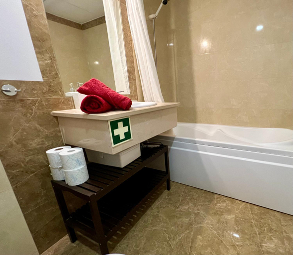 Bathroom, Beachfront Seaview Litoralmar apt, Fast WIFI, Airco, Pool, Private Parking, Portimão