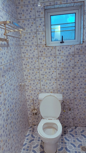 Bathroom 2, Bosslife Apartement, Wouri