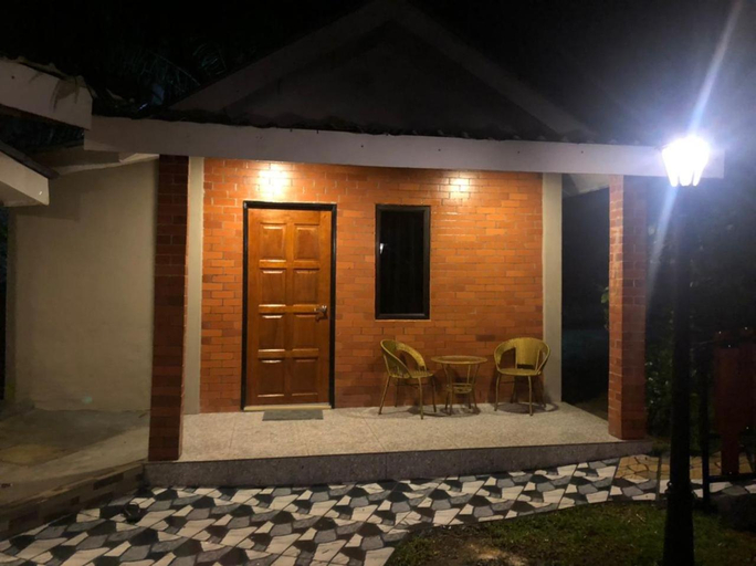 Exterior 13