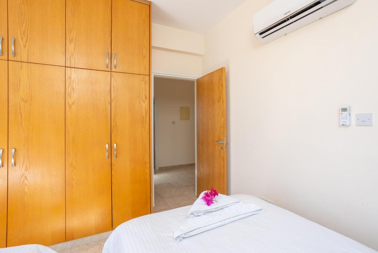 Others 5, Villa Anna