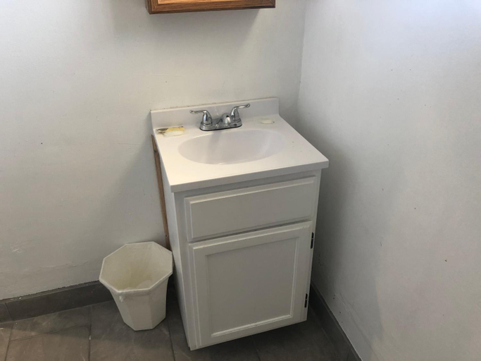 Bathroom 4, Kings Castle Motel, Los Angeles