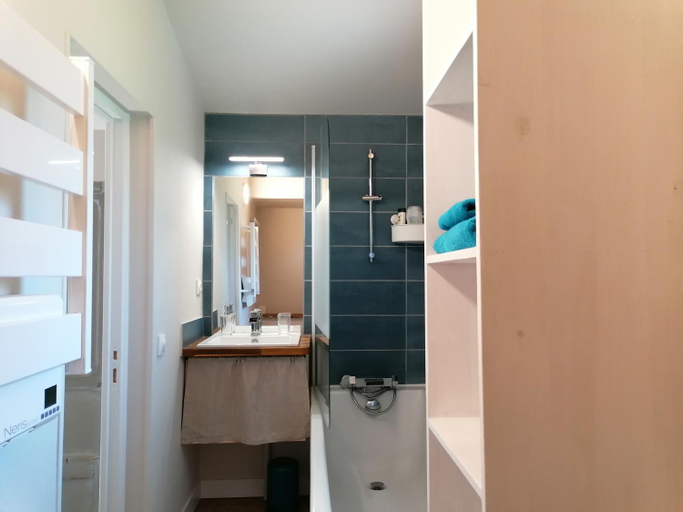 Bathroom 2, Les Callunes chambres d'hotes et gite pour 2 Bassin d'Arcachon, Gironde