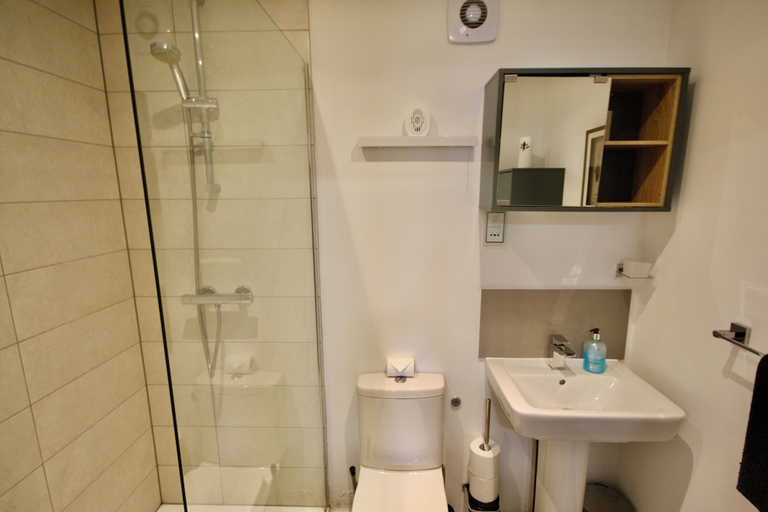 Bathroom 3, Ferndown Holiday Let, Dorset