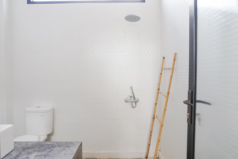 Bathroom 3, Margarita Apartment & Co-Working Canggu, Badung