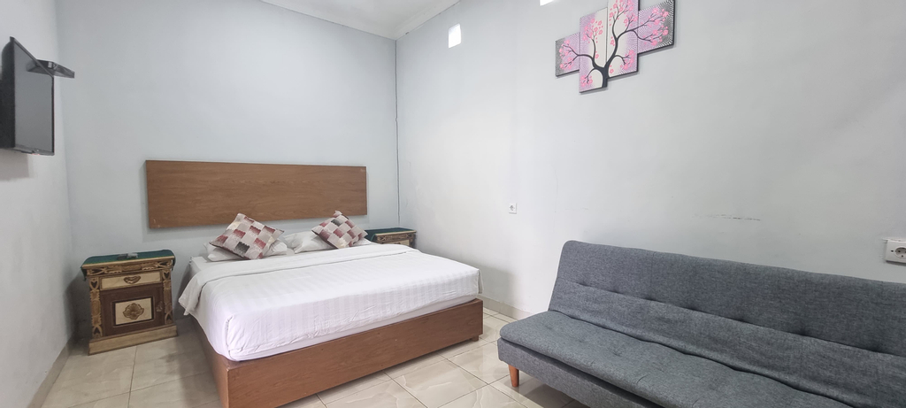 Bedroom 3, Graha Dewata Home by Dadistay, Malang