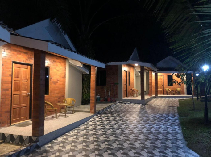 Exterior 5
