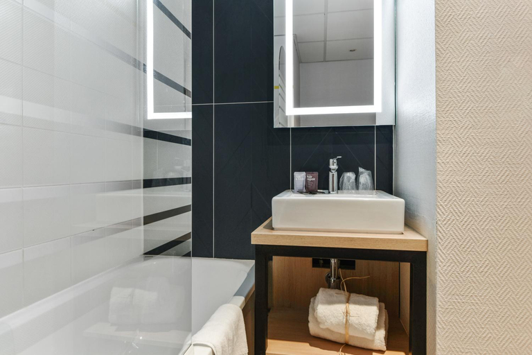 Bathroom 5, Appart'City Confort Lille Euralille, Nord